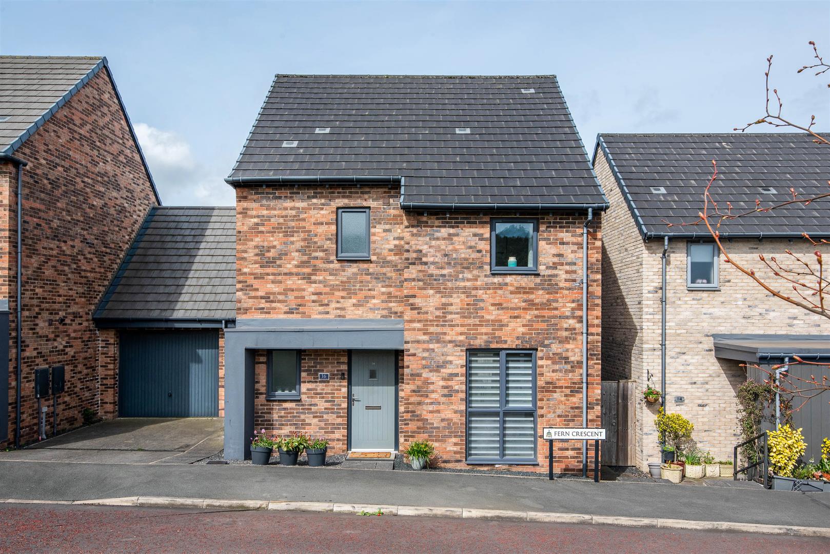 3 bed property in Fern Crescent, Blackburn